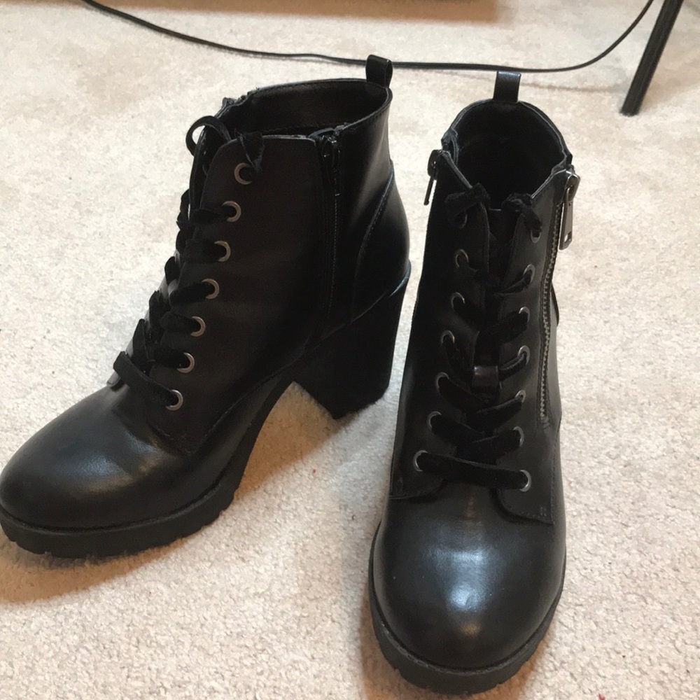 Mossimo boots